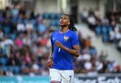 爱游戏-德罗巴重要时刻出色防守，法国队带队取胜！的简单介绍-爱游戏